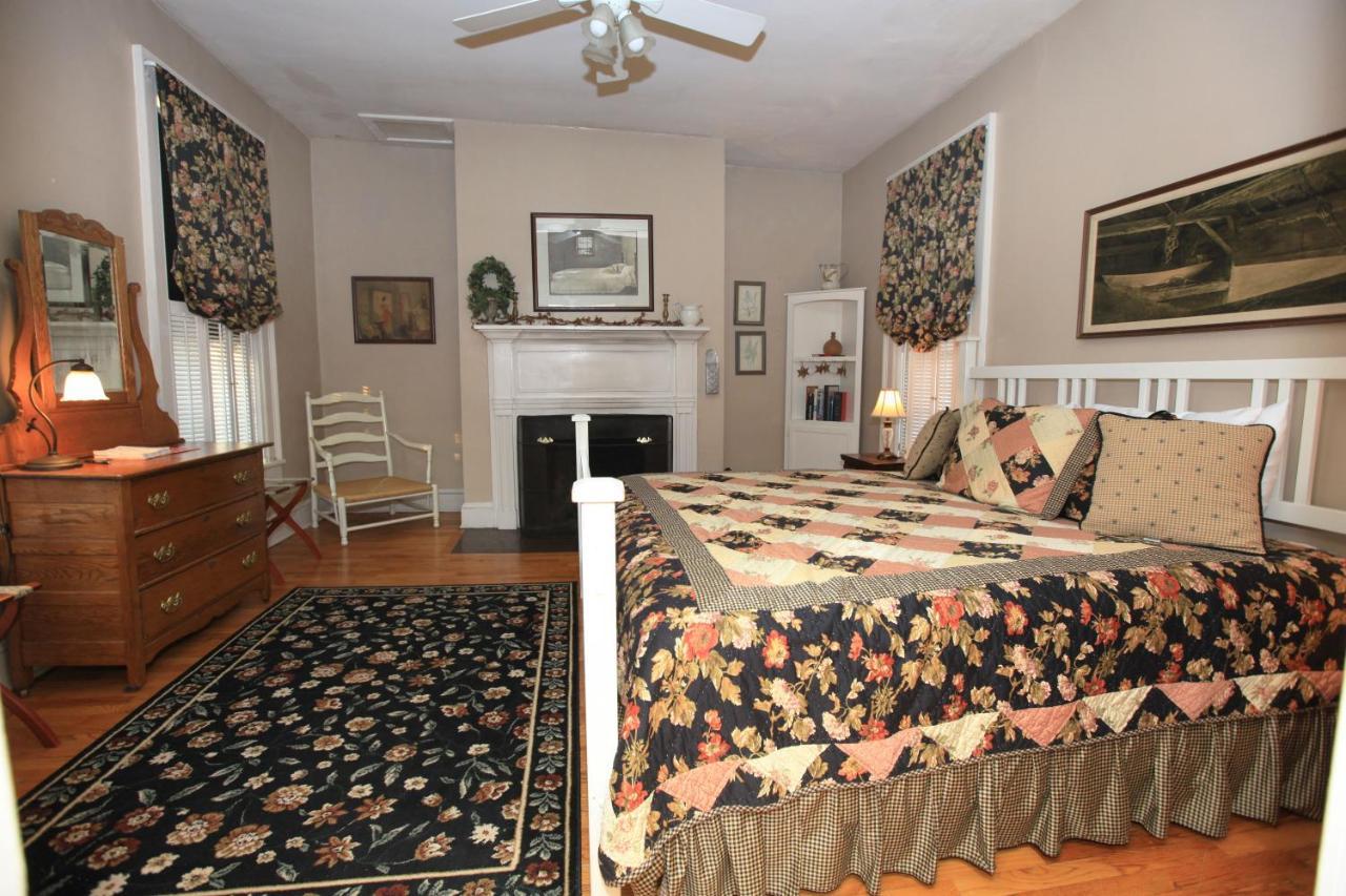 The Lafayette Inn & Restaurant Stanardsville Rum bild